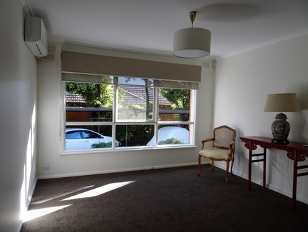 2/3 Durham Rd Surrey Hills VIC 3127 - Photo 2