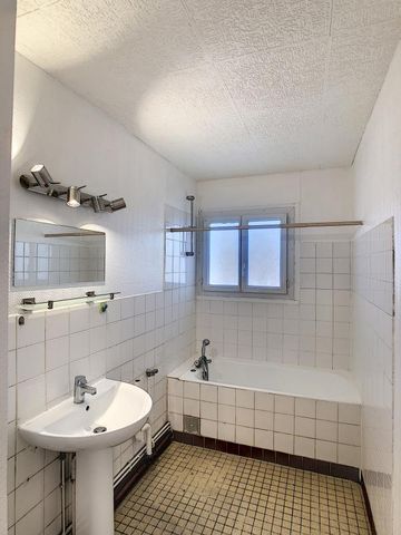 Location Appartement 4 pièces 71m² ANGERS 49000 - Photo 4