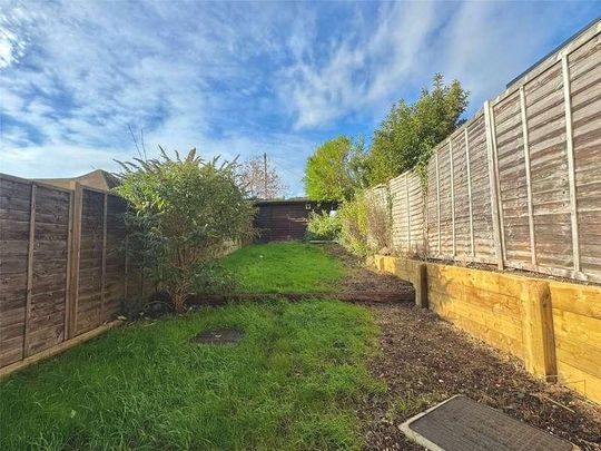 Hill View Road, Farnham, Surrey, GU9 - Photo 1