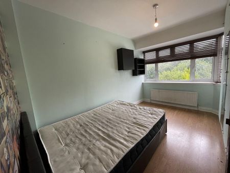 5 bedroom semi-detached house to rent - Photo 4