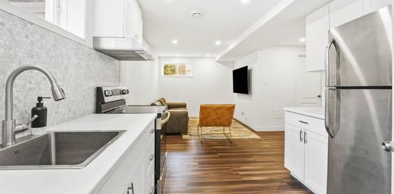 ⭐️ Bachelor 3 1/2 entièrement rénové tout compris meublé - Repentigny ⭐ - Photo 2