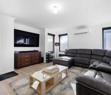 Modern Three-Bedroom Home in a Convenient Location - Photo 3