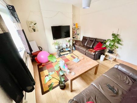 3 Bed End Terrace, Colville Street, NG1 - Photo 2