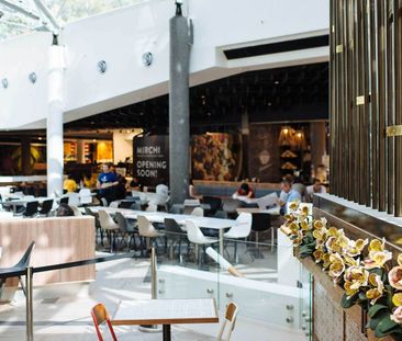 FAMED VIEWS + GREAT LOCATION = WINNING APARTMENT - Photo 2