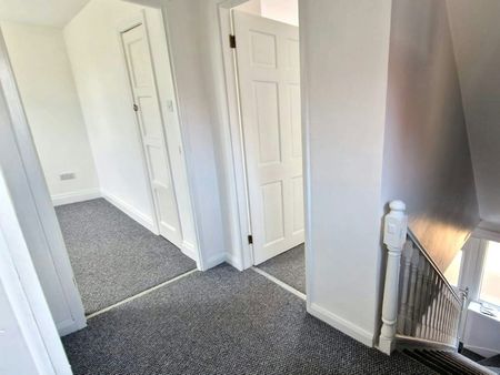 Semi-detached house to rent on - Photo 2