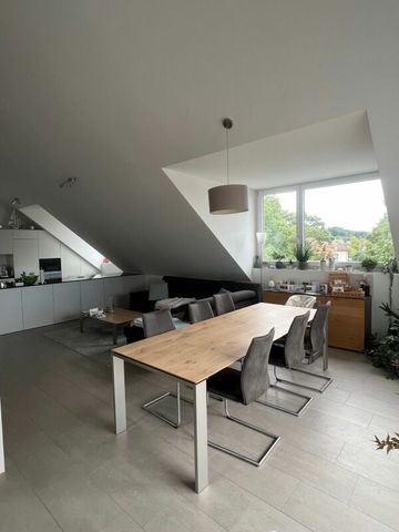 Gross­zü­gi­ge und hel­le 4.5 Zim­mer­woh­nung - Photo 2