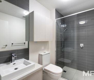 Riverside living meets city convenience - Photo 5