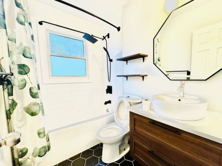 For Lease - 12 Creskwick Court Unit# Main, Barrie, Ontario - Photo 2