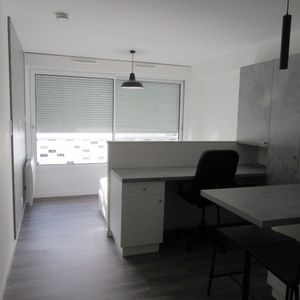 Appartement Meublé - La Roche Sur Yon 1 pièce -24,24 m2 - Photo 2