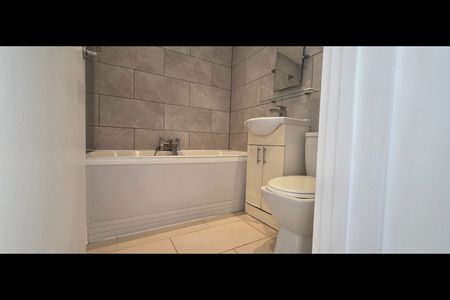 1 Bed Flat, High St, NW10 - Photo 5