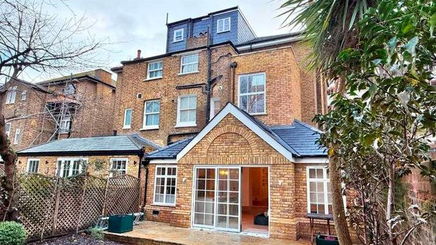 Lichfield Gardens, Richmond, TW9 - Photo 1