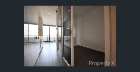 West Melbourne Apartment with Stunning Views & Prime Location - Photo 5