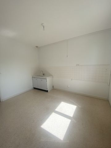 Location Appartement 2 pièces 53m² LE CREUSOT 71200 - Photo 5