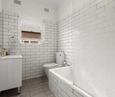 Stylish 2 Bedroom Unit in Prime Location - Opposite Penshurst Railw... - Photo 5