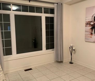 Condo Townhouse For Lease | N9259574 - Photo 4