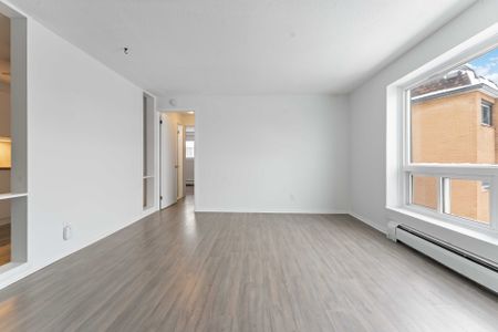 For Lease - 898 Elmsmere Road Unit# 8, Beacon Hill North - South and Area, Ontario - Photo 3