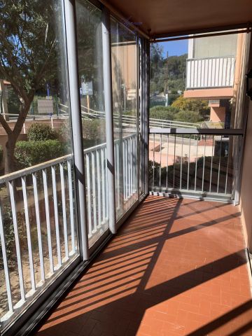 Location Appartement 2 pièces 32m² HYERES 83400 - Photo 3