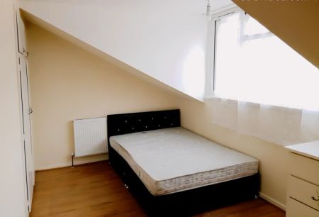 4 Bed 2 Bath - Photo 5
