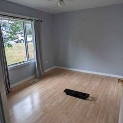 Downtown location $500 credit for Sept 1st 4 bedroom 2 level! - Photo 3