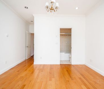 Spacious and Versatile Home for Rent in Burnaby - Photo 4