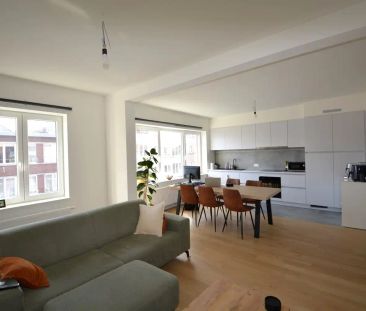 RECENT GERENOVEERD APP. MET 2 SLK, GARAGEBOX & PARKING! - Foto 3