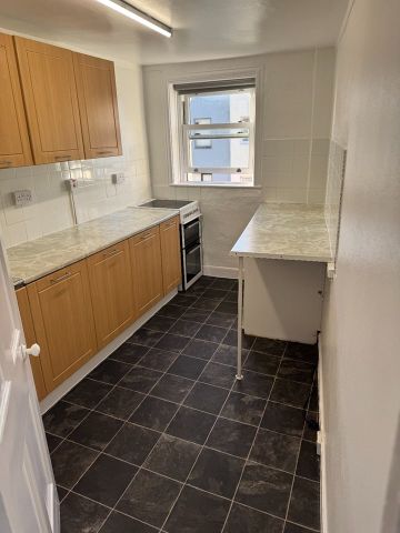 1 Bed Flat, Charlotte Street, BN2 - Photo 2