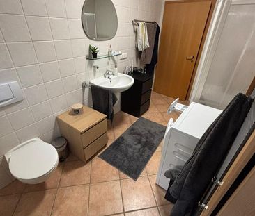 Einliegerwohnung mit Terasse im EG eines Einfamilienhauses - Photo 1