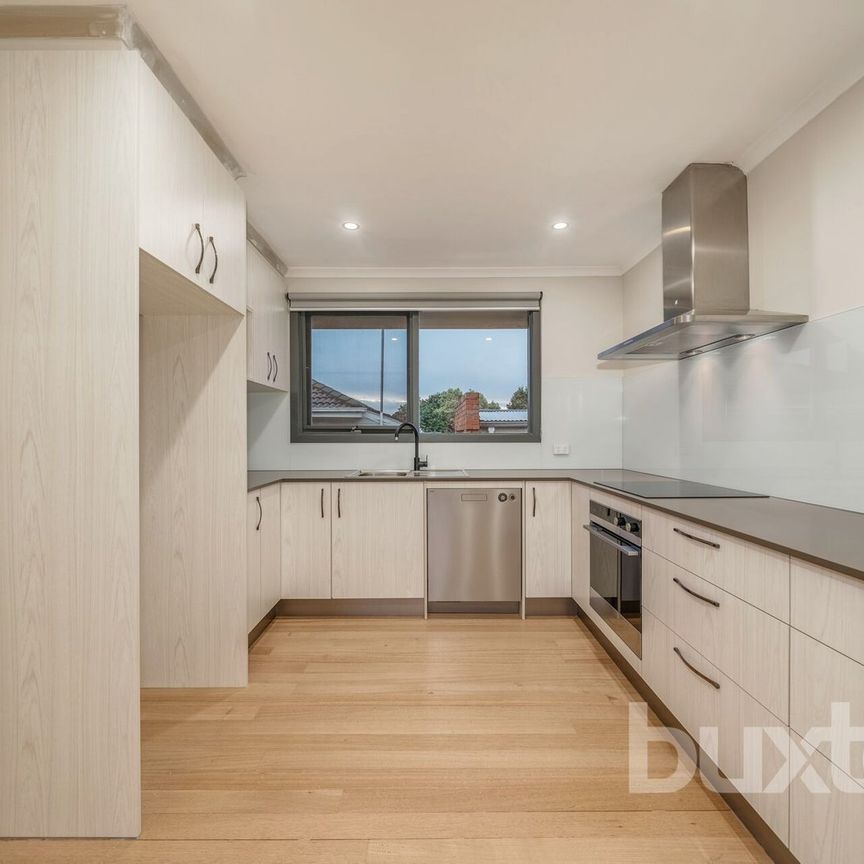 BEAUTIFULLY RENOVATED 2 BEDROOM UNIT - Photo 1