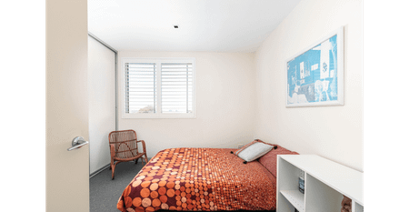 Sunlit NE-Facing Split-Level Gem | Communal Rooftop | Walk to CBD! - Photo 5