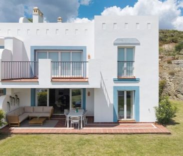 3 Bedroom Apartment For Rent in Benahavís, Málaga - Photo 5