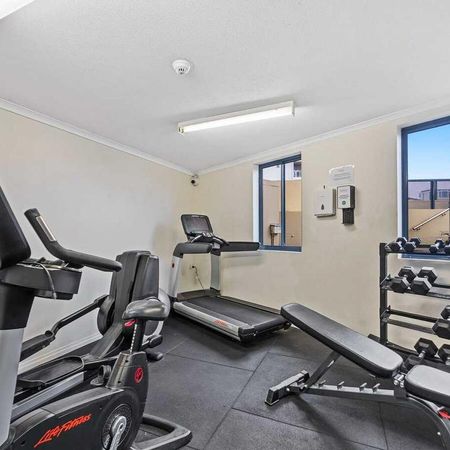 FURNISHED STUDIO ON 14TH FLOOR + AIR CONDITIONING - Photo 3