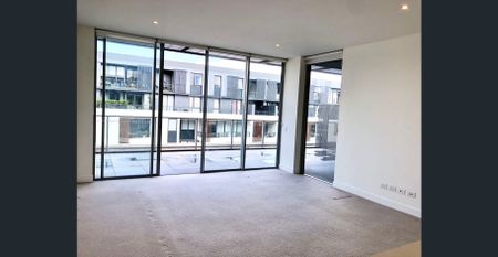 A large Apartment with a convenient location and view - Photo 2