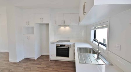 Stylish, Brand New Townhouse in Mangere Bridge - Photo 4