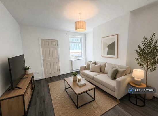 2 bedroom end of terrace house to rent - Photo 1