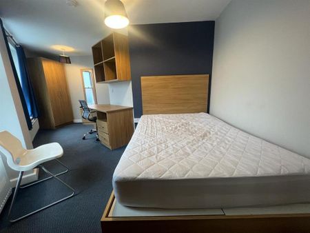 3 bedroom apartment to rent - Photo 4