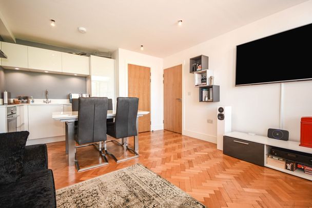 Parkway, Chelmsford - Photo 1