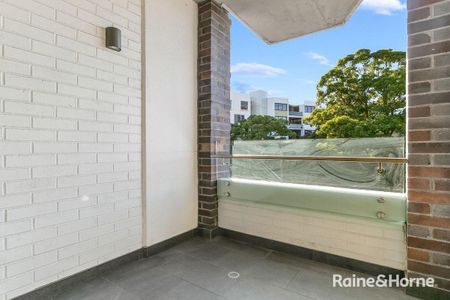 Ultra Modern Apartment With Parking - Photo 5