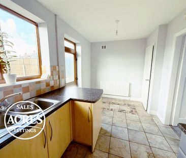 2 bedroom end of terrace house to rent - Photo 2