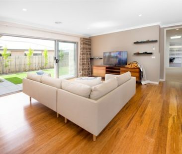 Stunning 4 Bedroom Home in Googong - Photo 2