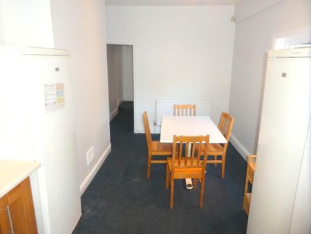 4 bedroom terraced house to rent - Photo 5