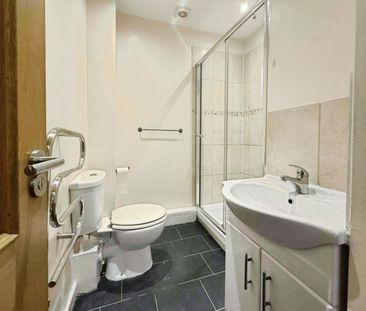 2 bedroom Flat To Let - Photo 1