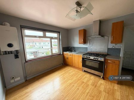 2 bedroom flat to rent - Photo 2