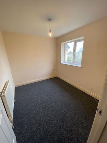 2 bedroom semi-detached house to rent - Photo 4