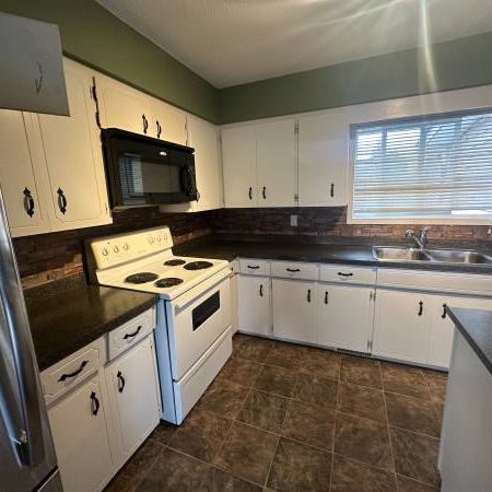 Full House with Two Kitchens - Photo 1