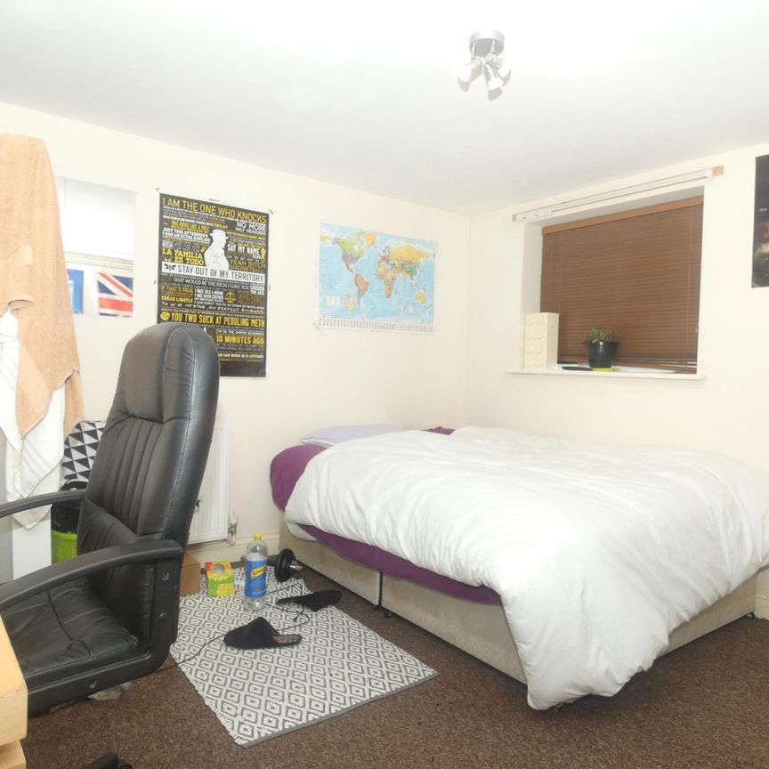 5 bedroom house to rent Clapham Terrace, Leamington Spa, CV31 - Photo 1