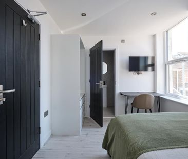 6 bedroom semi-detached house to rent - Photo 4