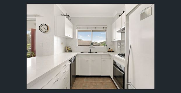 Charming Unit with Lifestyle Convenience in Carlton - Photo 1