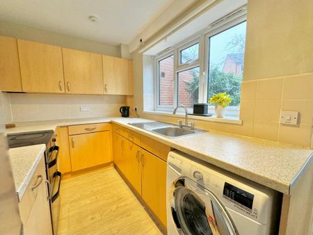 2 bedroom semi-detached house to rent - Photo 4