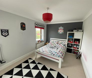 3 bedroom end of terrace house to rent - Photo 4