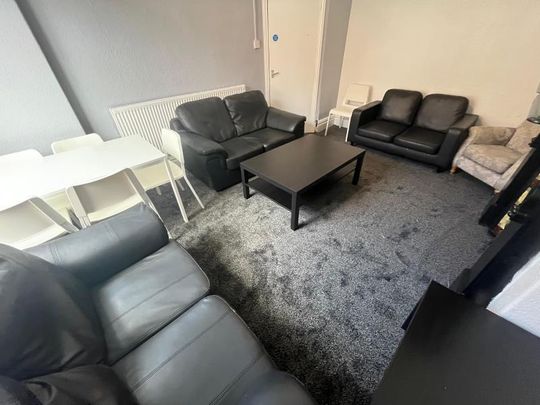 7 bedroom terraced house to rent - Photo 1